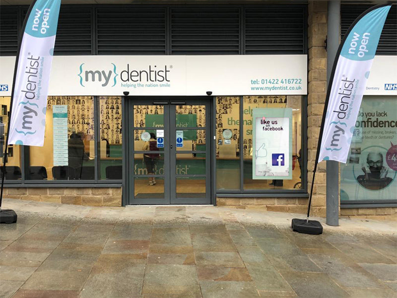 HANGING DOUBLE-SIDED WINDOW DISPLAYS (43" & 55")