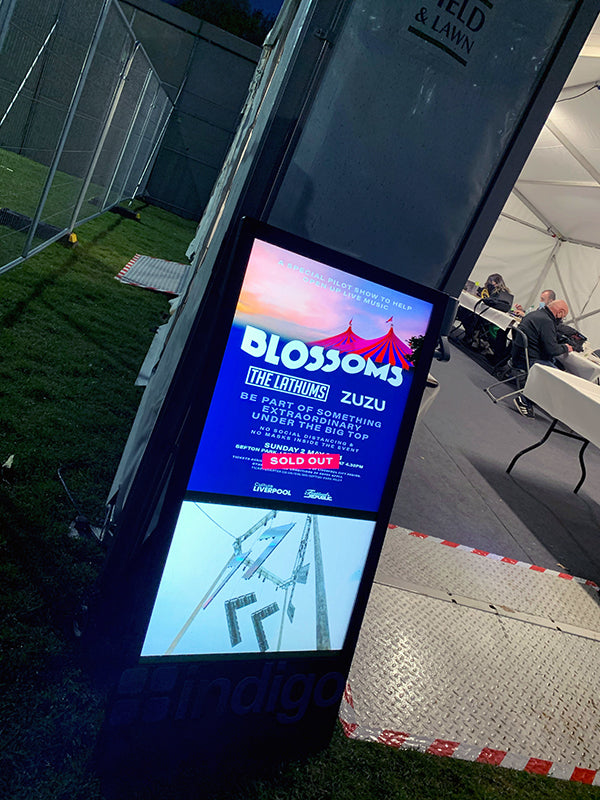 43" OUTDOOR DIGITAL ANDROID BATTERY A-BOARDS
