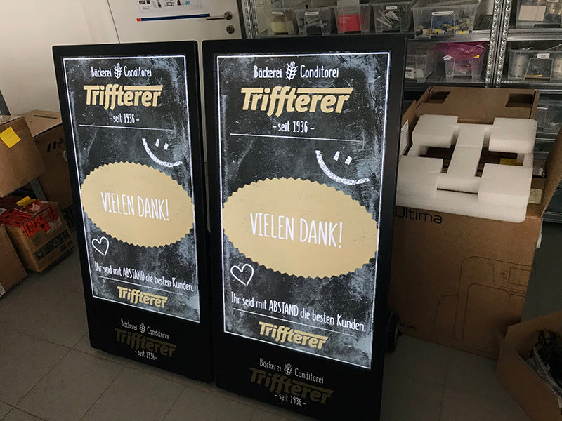 43" OUTDOOR DIGITAL ANDROID BATTERY A-BOARDS