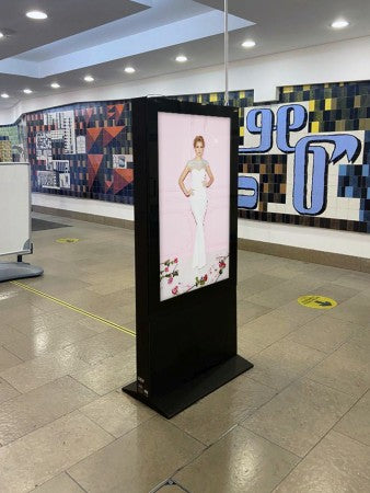 55” ANDROID DOUBLE-SIDED FREESTANDING DIGITAL POSTERS