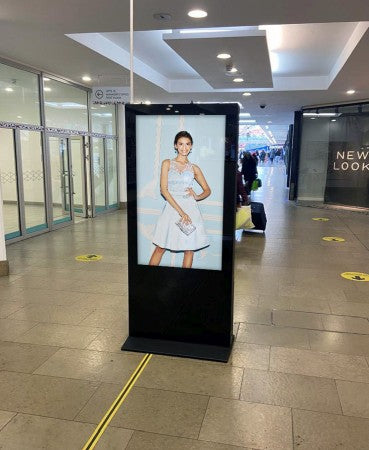 55” ANDROID DOUBLE-SIDED FREESTANDING DIGITAL POSTERS