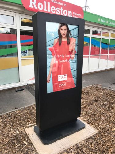 Freestanding Outdoor Advertising Displays (47"&55")