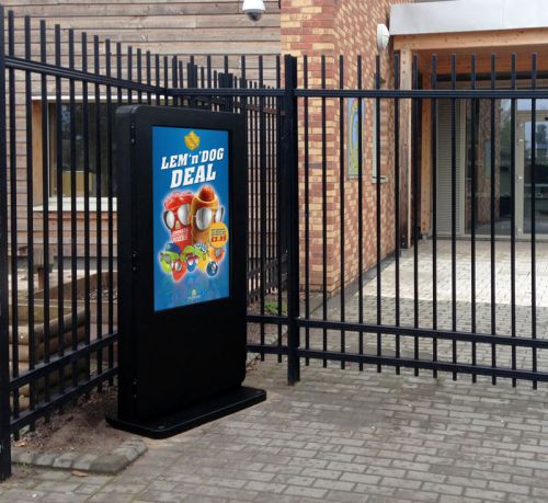 Freestanding Outdoor Advertising Displays (47"&55")
