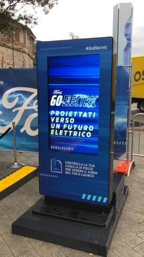 Freestanding Outdoor Advertising Displays (47"&55")